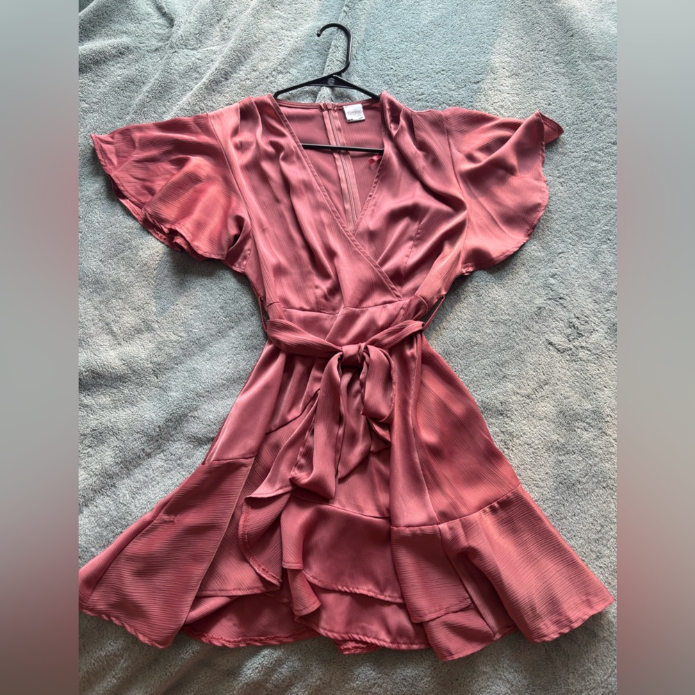Pink selfie Leslie dress